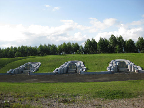 组图:广东陆丰工商局长圈地花百万建豪华墓