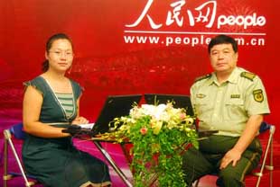 8月4日上午,江苏消防总队总队长牛跃光以农村