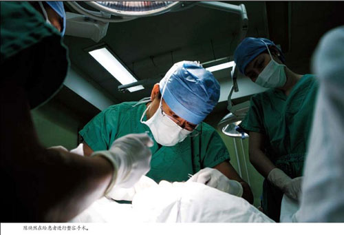 整形医生曝官员整容内幕 手术时必须清场 (2)