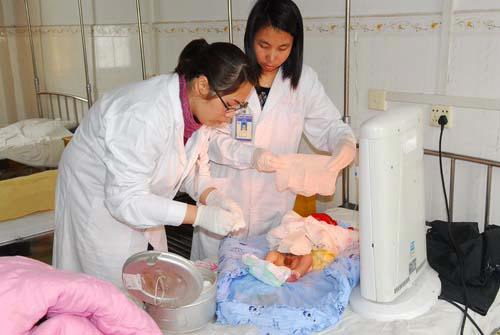 广东怀集一婴儿先天性肠流体外 国内罕见