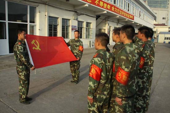 上海边防:优秀团员青年世博安保火线入党