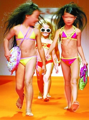 用品成人化孩子被长大 专家:让儿童保持童真 (