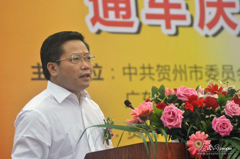 彭晓春/广西贺州市委书记彭晓春在广贺高速公路贺州段通车仪式上致辞。