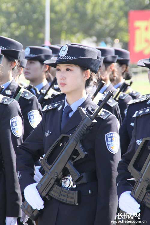 河北全省司法警察举行大阅警 高院院长登车检