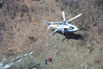 北京警方再次启用直升机搜救被困龙门涧的17
