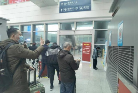北京铁路：个别旅客“买短坐长”到京 不符合进京条件的将劝返