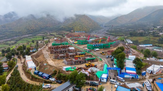 这是10月1日拍摄的榆中县马坡乡旧庄沟村集中安置点（无人机照片）。新华社记者 郎兵兵 摄