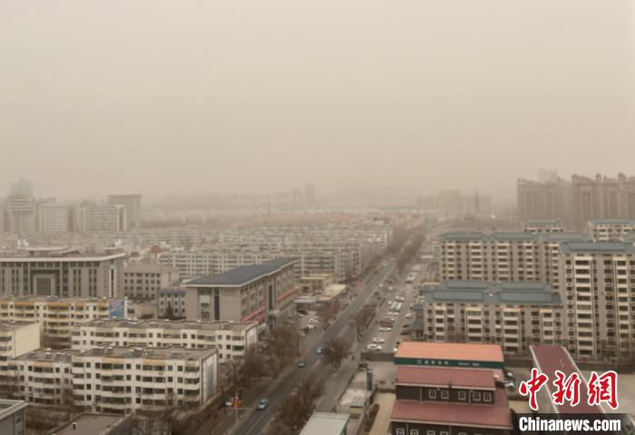 宁夏遭遇沙尘天气 最低能见度126米